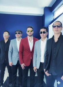 El pasado 05 de diciembre de 2025, la banda musical riobambeña, La RETROBAND celebró su onceavo aniversario con la misma pasión del año 2014, cuando un grupo de músicos riobambeños decidió revivir los clásicos del ayer con un toque fresco y contemporáneo.