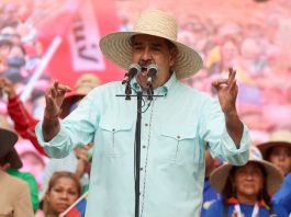 El presidente venezolano, Nicolás Maduro, lanzó este miércoles un fuerte llamado a campesinos y pescadores de su país para que estén preparados, “si hiciera falta”, para “partirle los dientes” a los Estados Unidos.