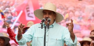 El presidente venezolano, Nicolás Maduro, lanzó este miércoles un fuerte llamado a campesinos y pescadores de su país para que estén preparados, “si hiciera falta”, para “partirle los dientes” a los Estados Unidos.