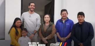 El Gobierno del presidente Daniel Noboa cumple y reafirma su compromiso de mejorar la calidad de vida de los habitantes. El Ministerio de Infraestructura y Transporte (MIT) entregó hoy 117 viviendas dignas y seguras a familias de escasos recursos de la provincia de Chimborazo, en un acto oficial liderado por el ministro Roberto Luque y autoridades locales, como parte de la política de acceso a vivienda social que mejora las condiciones de vida de hogares ecuatorianos que esperaron durante años una casa propia.