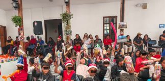 En el marco de la campaña Derechos con Dignidad, el Ministerio de Desarrollo Humano (MDH), a través de su Coordinación Zonal 3, desarrolló una colonia navideña en el sector Tamboloma, ubicado en la parroquia Pilahuin, provincia de Tungurahua. Esta actividad contó con la participación de alrededor de 30 niñas, niños y adolescentes de esta zona de la Sierra centro del país.
