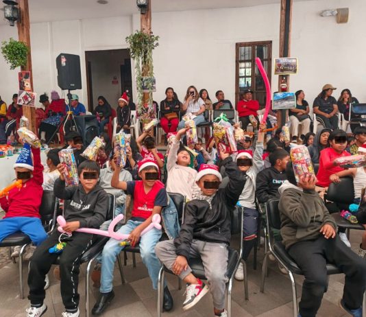 En el marco de la campaña Derechos con Dignidad, el Ministerio de Desarrollo Humano (MDH), a través de su Coordinación Zonal 3, desarrolló una colonia navideña en el sector Tamboloma, ubicado en la parroquia Pilahuin, provincia de Tungurahua. Esta actividad contó con la participación de alrededor de 30 niñas, niños y adolescentes de esta zona de la Sierra centro del país.