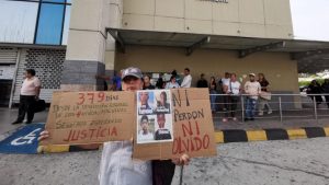 Un Tribunal de Garantías Penales dictó este lunes sentencias de prisión contra 17 miembros de las Fuerzas Armadas relacionados con la desaparición forzada de cuatro menores de edad, en un caso que conmocionó al país y sacudió el debate sobre derechos humanos en Ecuador.