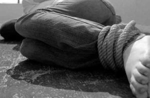 El secuestro en Ecuador ya no es un fenómeno concentrado en unas pocas zonas de alto riesgo. Entre enero y octubre de 2025, el país registró 1.543 casos, apenas 66 menos que en el mismo periodo de 2024. La leve disminución nacional oculta una realidad mucho más compleja: en 12 provincias la violencia se intensificó, desplazándose hacia territorios donde antes era menos frecuente.