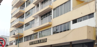 La audiencia de evaluación y preparatoria de juicio del caso Altares, prevista para este 4 de diciembre, no llegó a instalarse pese a la presencia de varios de los investigados en el auditorio de la Corte Provincial de Justicia de Chimborazo. La diligencia, considerada clave para definir la situación jurídica de nueve procesados por presunta asociación ilícita, fue suspendida sin que, hasta el cierre de esta edición, las autoridades emitieran un pronunciamiento oficial que detalle las razones de la postergación o establezca una nueva fecha para su realización.