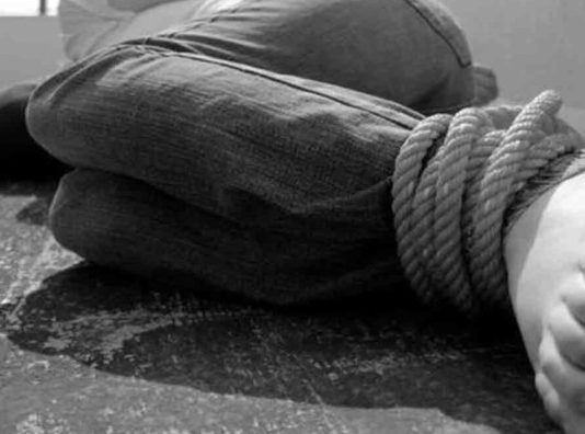 El secuestro en Ecuador ya no es un fenómeno concentrado en unas pocas zonas de alto riesgo. Entre enero y octubre de 2025, el país registró 1.543 casos, apenas 66 menos que en el mismo periodo de 2024. La leve disminución nacional oculta una realidad mucho más compleja: en 12 provincias la violencia se intensificó, desplazándose hacia territorios donde antes era menos frecuente.