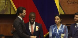 Enner Valencia regresó al país para el descanso familiar y, de paso, visitar la Asamblea Nacional, donde fue condecorado por su trayectoria con el reconocimiento legítimo y la apropiación simbólica del deporte por parte del poder político.