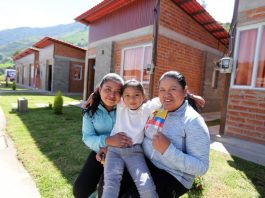 El director provincial del Ministerio de Infraestructura y Transporte (MIT), Nelson Guamán, presentó un informe detallado sobre el avance de los proyectos habitacionales en los cantones Pallatanga, Chunchi y Alausí, así como las metas y programas que el Gobierno ejecutará en los próximos años para ampliar el acceso a vivienda en Chimborazo.