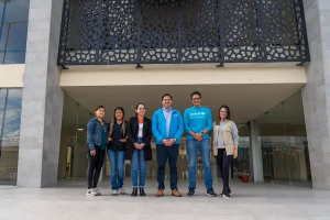 La ciudad de Riobamba comenzó oficialmente la ejecución del proyecto Casa del Bienestar, una iniciativa respaldada por el Fondo de las Naciones Unidas para la Infancia (UNICEF), que destina 260 mil dólares en infraestructura, equipamiento y mobiliario para fortalecer los servicios sociales dirigidos a adultos mayores, niños, niñas y adolescentes. La intervención inició en el sector de las calles Pedro de Alvarado y 24 de Mayo.