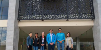 La ciudad de Riobamba comenzó oficialmente la ejecución del proyecto Casa del Bienestar, una iniciativa respaldada por el Fondo de las Naciones Unidas para la Infancia (UNICEF), que destina 260 mil dólares en infraestructura, equipamiento y mobiliario para fortalecer los servicios sociales dirigidos a adultos mayores, niños, niñas y adolescentes. La intervención inició en el sector de las calles Pedro de Alvarado y 24 de Mayo.