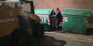 La Dirección de Ambiente e Higiene del GADM Riobamba continúa con el proceso de renovación y reubicación de contenedores de carga lateral en distintos sectores de la ciudad, como parte de un proyecto que busca mejorar la calidad del servicio de recolección y optimizar la imagen urbana, especialmente en la temporada de mayor afluencia turística.