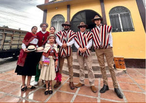 Guamote vivió este viernes 5 de diciembre de 2025, una jornada marcada por el color, la música y la identidad cultural, durante el pre lanzamiento oficial del Carnaval 2026, evento que abre el camino hacia una de las festividades más representativas y esperadas del cantón.