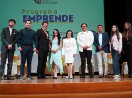 En el Teatro León, este 11 de diciembre se presentó la Gala de Premiación del Programa Emprende 2024–2025, una jornada que reunió a estudiantes riobambeños de bachillerato, representantes institucionales y actores del sector productivo para destacar las ideas innovadoras desarrolladas por jóvenes de riobambeños.