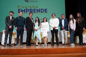 En el Teatro León, este 11 de diciembre se presentó la Gala de Premiación del Programa Emprende 2024–2025, una jornada que reunió a estudiantes riobambeños de bachillerato, representantes institucionales y actores del sector productivo para destacar las ideas innovadoras desarrolladas por jóvenes de riobambeños.