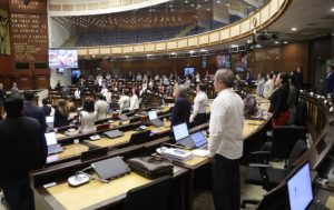 El Consejo de Administración Legislativa (CAL) dispuso la apertura de una investigación sobre seis legisladores de la Revolución Ciudadana (RC) por una presunta extralimitación en sus funciones durante una visita al Hospital Pediátrico Baca Ortiz de Quito. La resolución se tomó el lunes 1 de diciembre de 2025, luego del pedido formal de la gerente de esa casa de salud, Frances Fuenmayor.