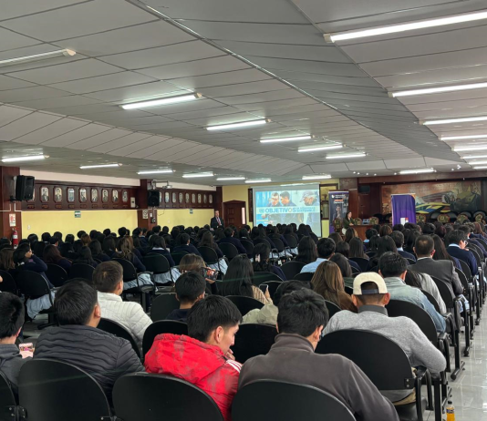 La Universidad Indoamérica, a través de la Dirección de Vinculación con la Sociedad y la Dirección de la Sede Latacunga, desarrolló el martes 2 de diciembre de 2025 un conversatorio sobre “Innovación y Emprendimiento Inteligente: Fórmula para transformar ideas en empresas exitosas”.