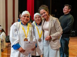 Riobamba vivió una jornada llena de sabor, tradición e identidad cultural con la gran final del primer reality gastronómico de la ciudad, “Con Yapa Mercados”, una iniciativa impulsada por la Alcaldía de la Gente, a través de la Dirección de Servicios Municipales, con el apoyo voluntario de Carolina Robalino de Vinueza.