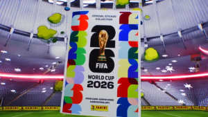 A pocos meses de que se definan todos los clasificados para la Copa del Mundo 2026, Panini adelantó su apuesta editorial, en un lanzamiento mediático en New Jersey, la compañía dejó entrever que el álbum crecerá en tamaño. La expansión del torneo de 32 a 48 selecciones tenía implicaciones inevitables, pero pocos esperaban una escalada tan drástica en la estructura del álbum.