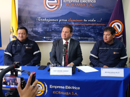 La Empresa Eléctrica Riobamba S.A. (EERSA) presentó este martes 9 de diciembre, los detalles del tradicional Encendido Navideño, que se realizará el viernes 12 de diciembre a las 18h30 en el Parque Sucre, con una puesta en escena que combina arte, tradición y un despliegue técnico que se prepara durante meses.