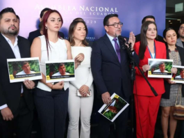 La bancada oficialista ADN busca acelerar en la Asamblea el tratamiento de la Ley de Repetición tras el laudo que obliga a Ecuador a pagar USD 220 millones a Chevron. El asambleísta Xavier Ordóñez sostiene que el objetivo es evitar que el costo recaiga en los ciudadanos.