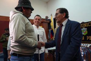 Con el objetivo de mejorar la calidad de vida de personas adultas mayores y ciudadanos con dificultades de movilidad, el Patronato Provincial de la Prefectura de Chimborazo realizó una jornada solidaria de entrega de ayudas técnicas en el cantón Penipe.