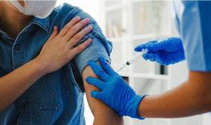 La variante de influenza A(H3N2), conocida como subclado K, ya circula en América Latina y genera preocupación por su alta capacidad de transmisión. Especialistas advierten que su llegada al país sería inminente, mientras persisten dudas sobre la capacidad real de respuesta del sistema de salud.