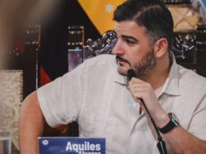 La audiencia de juicio del denominado caso 'Triple A' se desarrolló este miércoles 24 de diciembre de 2025, en la sala 208 del Complejo Judicial Norte, en Quito. La instalación de la diligencia llegó marcada por un nuevo episodio procesal: Petroecuador —acusadora particular en la causa— presentó una recusación contra la jueza Consuelo Tapia, quien fue incorporada recientemente al Tribunal en reemplazo de Carlos Serrano.