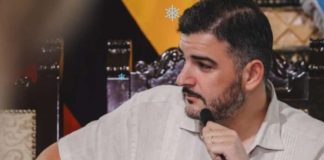 La audiencia de juicio del denominado caso 'Triple A' se desarrolló este miércoles 24 de diciembre de 2025, en la sala 208 del Complejo Judicial Norte, en Quito. La instalación de la diligencia llegó marcada por un nuevo episodio procesal: Petroecuador —acusadora particular en la causa— presentó una recusación contra la jueza Consuelo Tapia, quien fue incorporada recientemente al Tribunal en reemplazo de Carlos Serrano.