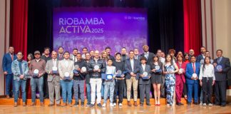 En una noche dedicada a exaltar el talento, la disciplina y el compromiso deportivo, la Federación Deportiva de Chimborazo (FDCH) y destacados atletas de la provincia recibieron un merecido reconocimiento durante la Gala de Premiación Riobamba Vive 2025, evento organizado por el Municipio de Riobamba en el marco del Año del Arte, la Cultura y el Deporte.