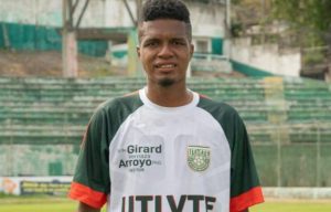 La tarde de este jueves 25 de diciembre, un ataque armado registrado en el barrio 12 de Junio, en Esmeraldas, dejó tres personas fallecidas, entre ellas el futbolista universitario Héctor Stiven Montaño Angulo, de 22 años.