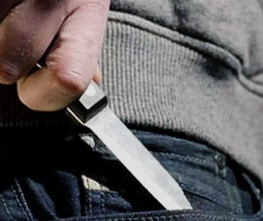 La violencia registrada a inicios de este año en una de las zonas céntricas de Riobamba volvió a escena en diciembre, cuando el Tribunal de Garantías Penales dictó sentencia condenatoria por homicidio en grado de tentativa. El fallo puso punto final a un proceso judicial que se inició tras un ataque con arma blanca que dejó a una persona gravemente herida y evidenció cómo un conflicto previo derivó en un hecho que estuvo a punto de cobrar una vida.