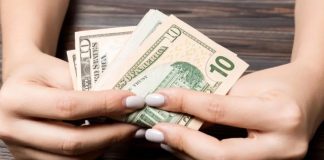 El Tribunal de Garantías Penales de Cotopaxi sentenció a cuatro años de pena privativa de libertad a Paulina M. E., tras declararla autora del delito de oferta de realizar tráfico de influencias, luego de valorar de manera integral las pruebas presentadas por la Fiscalía Provincial de Cotopaxi.