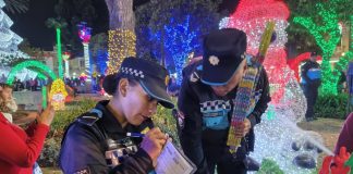 Con el cierre del año y el aumento de actividades festivas, el control de la venta de fuegos artificiales volvió a instalarse como un tema sensible en la agenda urbana. En este contexto, los Agentes de Control Municipal de Riobamba, intensificaron el fin de semana pasado, operativos permanentes para hacer cumplir la normativa vigente y frenar la comercialización informal de estos productos, considerados de alto riesgo cuando no cumplen con los estándares de seguridad.