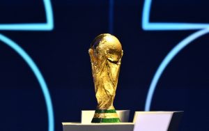 El trofeo de la Copa del Mundo, disputado por 48 selecciones en 2026, iniciará una gira internacional que lo traerá nuevamente a Ecuador, como parte de un tour global diseñado para acercar el torneo a millones de aficionados. La gira, organizada en el marco de una campaña promocional de uno de los principales auspiciantes del Mundial, contempla un recorrido por más de 75 ciudades alrededor del planeta.