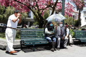 Según el Instituto Nacional de Meteorología e Hidrología (INAMHI) los últimos días del 2025 estarán marcados por condiciones climáticas estables y cielos parcialmente nublados en la provincia de Chimborazo y la Sierra interandina, según los pronósticos meteorológicos. En cantones como Riobamba se prevé temperaturas máximas de hasta 25 grados centígrados y mínimas que rondarán los 10 grados, especialmente durante la madrugada.