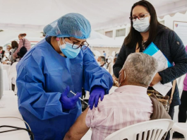 La campaña nacional de vacunación contra la influenza ya se desarrolla en todo el Ecuador y, desde este 24 de diciembre, alcanza a toda la población, sin distinción de edad o condición médica. La medida, impulsada por el Ministerio de Salud Pública (MSP), forma parte de una estrategia preventiva para reducir el impacto de los virus respiratorios que circulan durante esta temporada.