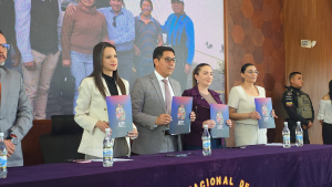 En un esfuerzo por consolidar un sistema de rehabilitación social más eficiente y con enfoque de derechos, la Universidad Nacional de Chimborazo (UNACH) realizó la transferencia gratuita de bienes tecnológicos al Servicio Nacional de Atención Integral a Personas Adultas Privadas de la Libertad y a Adolescentes Infractores (SNAI), en un acto institucional desarrollado en Riobamba. Esta iniciativa busca fortalecer la gestión administrativa, operativa y formativa en centros estratégicos del sistema penitenciario de la provincia.