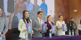 En un esfuerzo por consolidar un sistema de rehabilitación social más eficiente y con enfoque de derechos, la Universidad Nacional de Chimborazo (UNACH) realizó la transferencia gratuita de bienes tecnológicos al Servicio Nacional de Atención Integral a Personas Adultas Privadas de la Libertad y a Adolescentes Infractores (SNAI), en un acto institucional desarrollado en Riobamba. Esta iniciativa busca fortalecer la gestión administrativa, operativa y formativa en centros estratégicos del sistema penitenciario de la provincia.