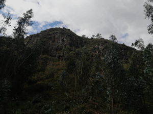 La inseguridad volvió a irrumpir en uno de los espacios naturales más frecuentados por deportistas y excursionistas de la ciudad. Cinco personas que realizaban senderismo en el cerro Cachaguay fueron víctimas de un violento asalto perpetrado por sujetos armados y encapuchados, en un hecho que ha generado alarma ciudadana y reabierto el debate sobre la falta de control en zonas de entrenamiento al aire libre.
