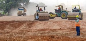 Luego del cruce de declaraciones sobre presuntos retrasos, desembolsos incompletos y discrepancias técnicas en el avance del Quinto Puente, el Gobierno y la Prefectura del Guayas sostuvieron este viernes 5 de diciembre una reunión de trabajo en la zona del proyecto.