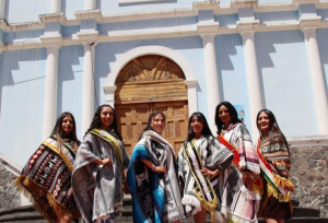 Este sábado 6 de diciembre, Guano vivirá la elección y coronación de la Guambra Más Linda, un evento que reúne a siete parroquias y que forma parte de las celebraciones por los 180 años de identidad y tradición del cantón. La cita será a las 20h00 en el coliseo de la Unidad Educativa Alfredo Pérez Guerrero, donde representantes de distintas parroquias competirán por la corona.