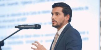 El Consejo de Administración Legislativa (CAL) admitió a trámite la solicitud de juicio político contra el exministro de Salud Jimmy Martín, luego de que un informe técnico confirmara que la petición reúne los requisitos establecidos en la Constitución y la Ley Orgánica de la Función Legislativa.