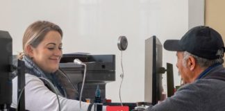 El anuncio del Municipio de Riobamba sobre la suspensión temporal de los trámites de transferencia de dominio vuelve a poner sobre la mesa una práctica recurrente en la administración pública local. Hasta el 8 de diciembre de 2025, estos procesos se receptarán únicamente a través de la plataforma Riobamba Participa, mientras que la atención presencial y la tramitación regular se retomarán recién el 5 de enero de 2026.