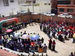 El cantón Guamote fue escenario este miércoles 2 de diciembre del 2025 del inicio de una nueva obra que busca mejorar la infraestructura local y proyectar un crecimiento sostenido para sus habitantes. Autoridades municipales y varios ciudadanos participaron del acto simbólico de colocación de los primeros cimientos, evento que marca el arranque oficial del proyecto.