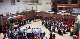 El cantón Guamote fue escenario este miércoles 2 de diciembre del 2025 del inicio de una nueva obra que busca mejorar la infraestructura local y proyectar un crecimiento sostenido para sus habitantes. Autoridades municipales y varios ciudadanos participaron del acto simbólico de colocación de los primeros cimientos, evento que marca el arranque oficial del proyecto.