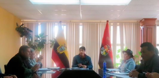 Alausí aprobó el Presupuesto Municipal 2026 en sesión extraordinaria El Concejo Municipal de Alausí aprobó este viernes 5 de diciembre el presupuesto correspondiente al ejercicio económico 2026, durante una sesión extraordinaria realizada en la sala de sesiones, cumpliendo con lo dispuesto en la normativa vigente.