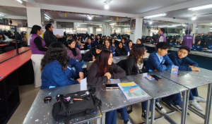 La campaña nacional “Derechos con Dignidad”, orientada a prevenir la mendicidad y el trabajo infantil durante las festividades de diciembre, desplegó dos intervenciones en diferentes puntos de la provincia. Los equipos técnicos actuaron tanto en la feria de Guamote como en espacios educativos de Riobamba, reafirmando su compromiso de proteger a los grupos de atención prioritaria y promover una cultura de corresponsabilidad social.