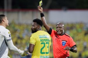 Una vez más, Ecuador no está. No hay jueces tricolores en la lista preliminar. No hay nombres, no hay representación. El arbitraje ecuatoriano, no vive su mejor momento. La próxima capacitación FIFA, se realizará sin presencia nacional, y eso es la consecuencia lógica de un arbitraje que no logra sostener nivel, credibilidad ni regularidad.