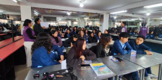 La campaña nacional “Derechos con Dignidad”, orientada a prevenir la mendicidad y el trabajo infantil durante las festividades de diciembre, desplegó dos intervenciones en diferentes puntos de la provincia. Los equipos técnicos actuaron tanto en la feria de Guamote como en espacios educativos de Riobamba, reafirmando su compromiso de proteger a los grupos de atención prioritaria y promover una cultura de corresponsabilidad social.