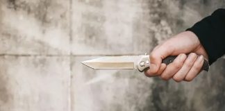 El sistema de justicia penal para adolescentes infractores dictó una sentencia de ocho años de internamiento preventivo contra un adolescente declarado responsable del asesinato de Félix Hugo I. G., ocurrido el 2 de marzo de 2025 en el cantón Las Naves, provincia de Bolívar. Además de la medida privativa de libertad, el juez dispuso la aplicación de medidas socioeducativas, seguimiento psicológico y acompañamiento institucional, conforme a lo dispuesto en el Código de la Niñez y Adolescencia.